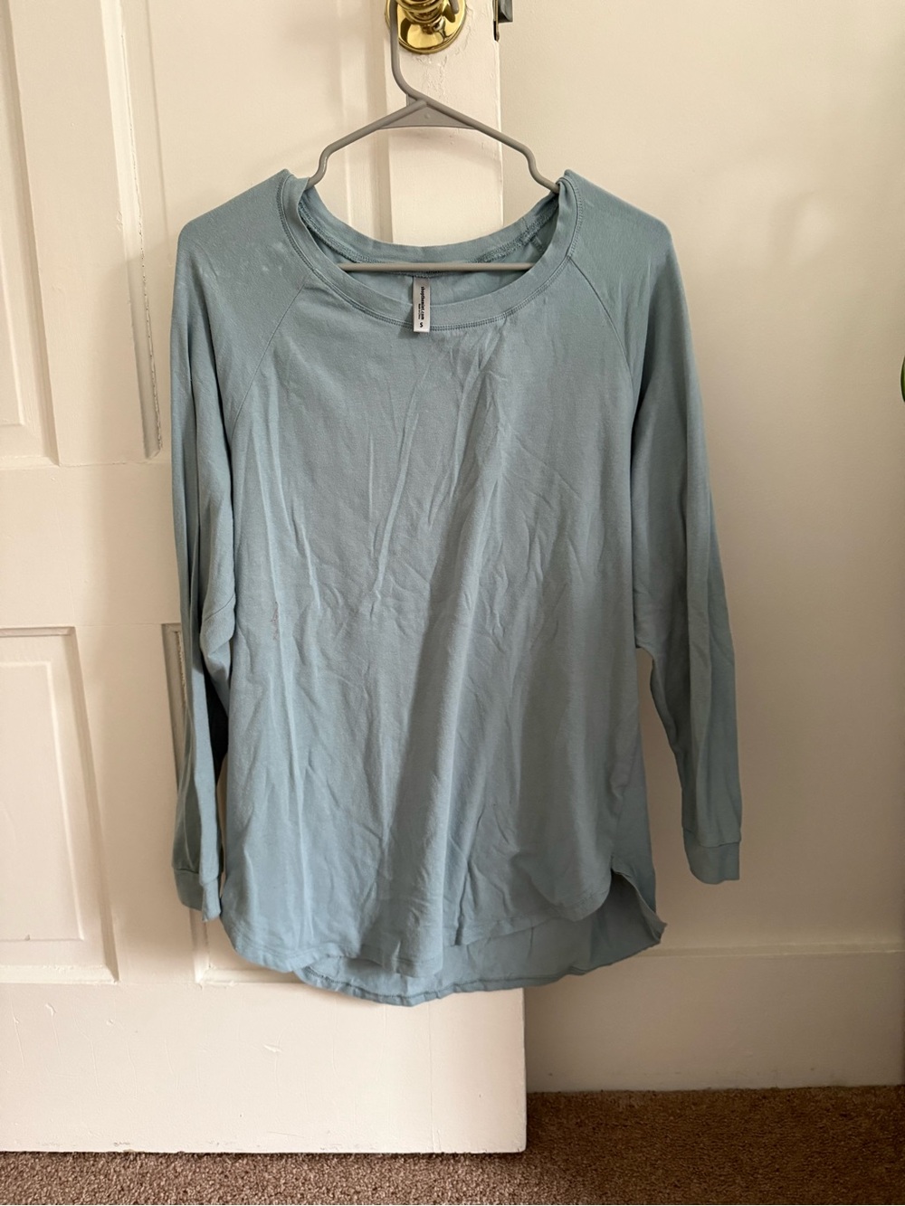 Women’s mint green oversized long-sleeve tee